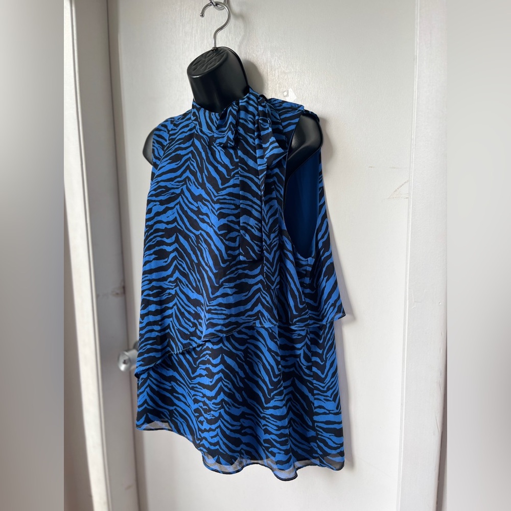 Vince Camuto Blue Animal Print Tie Neck Blouse size L - Picture 7 of 14